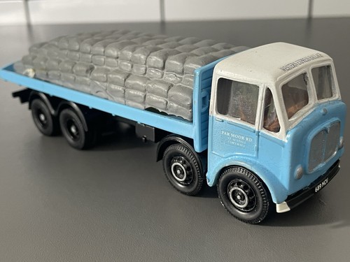 Corgi white metal - corgi/white, cab