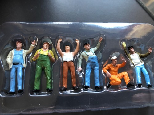 Scale figures 6 painted - scale,